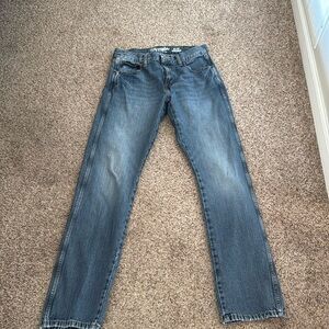 Men’s Wrangler retro slim straight leg jeans.